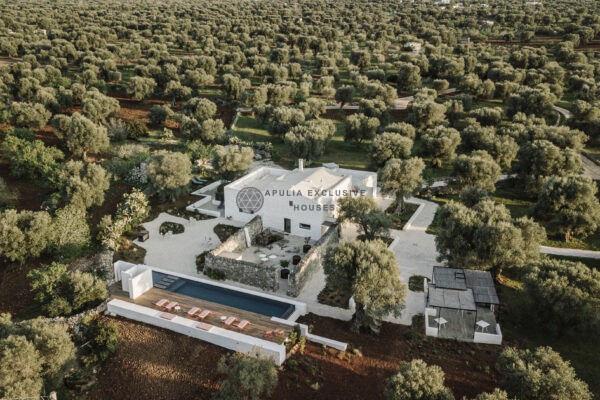 PRESTIGIOUS APULIAN MASSERIA WITH POOL in Ostuni