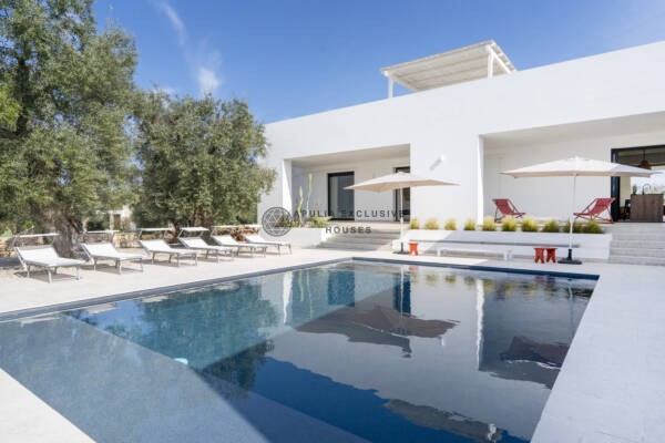 VILLA VISTA MARE CON PISCINA, Carovigno