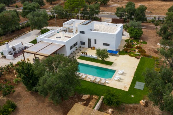 VILLA CON PISCINA a Carovigno