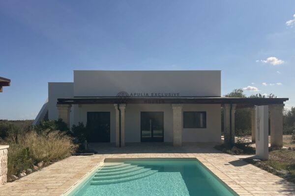 VILLA + TRULLO T CON PISCINA AD OSTUNI