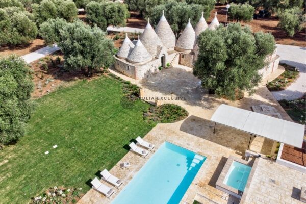 LUXURY TRULLI WITH POOL | in Ostuni